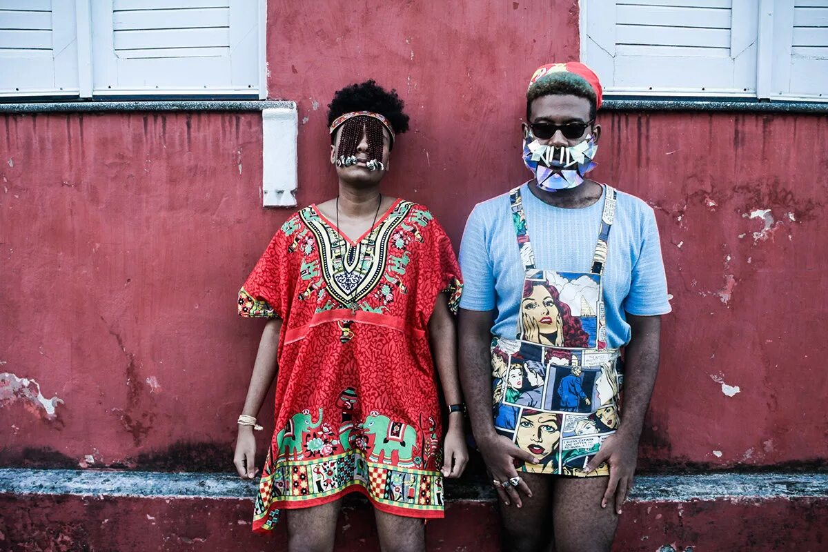 Человек это фантаст. Афрофутуризм обои на рабочий стол. Прически в стиле киберпанка женские. Портрет с цветным светом. Афрофутуризм.