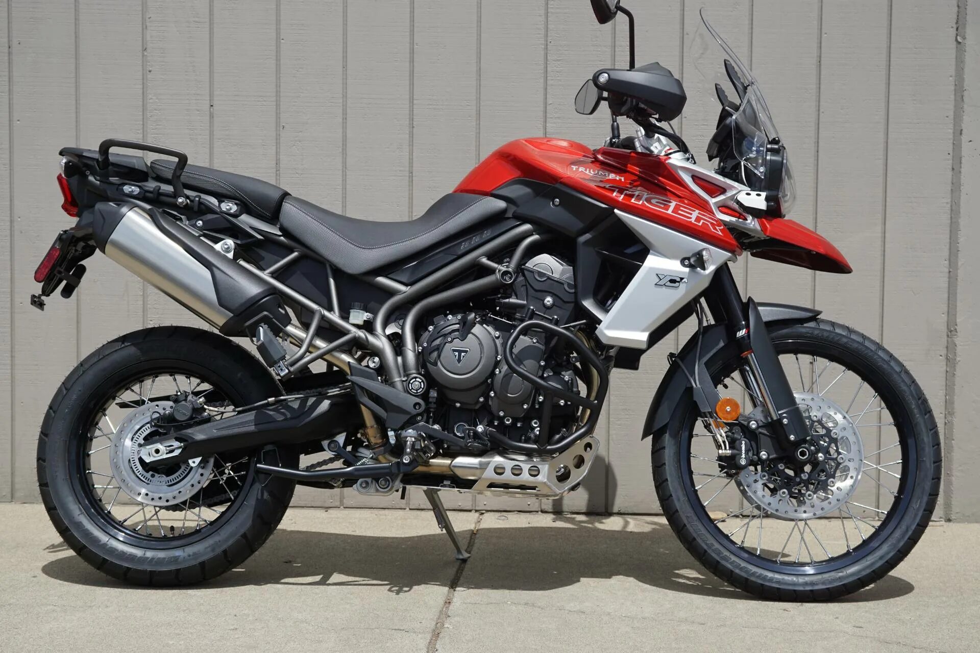 Тайгер мотоцикл. Triumph Tiger 800. Триумф Тайгер 800. Триумф тигр 800 ХС. Мотоцикл Триумф Тайгер 800.