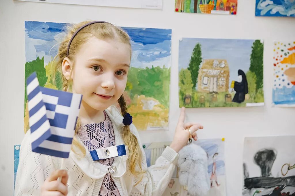 Мир путешествий конкурс. Путешествие в Грецию детские рисунки. Россия для детей. Дети рисуют в классе Грецию. Греция мастер класс для детей.