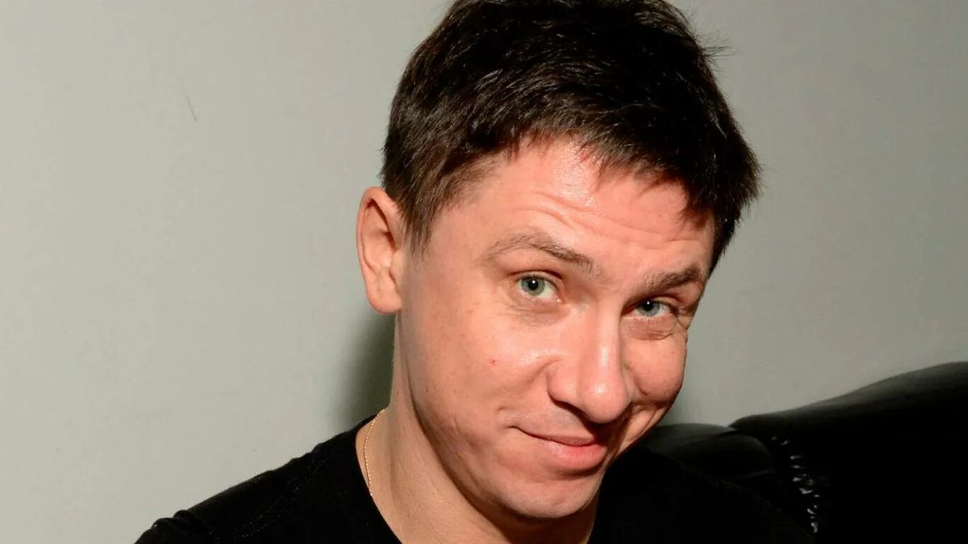 Харламов звезда тнт 2011. Гарик харламов тнт. Камеди клаб гарик харламов демис карибидис батрутдинов. Харламов и батрутдинов. Батрутдинов сын и отец.