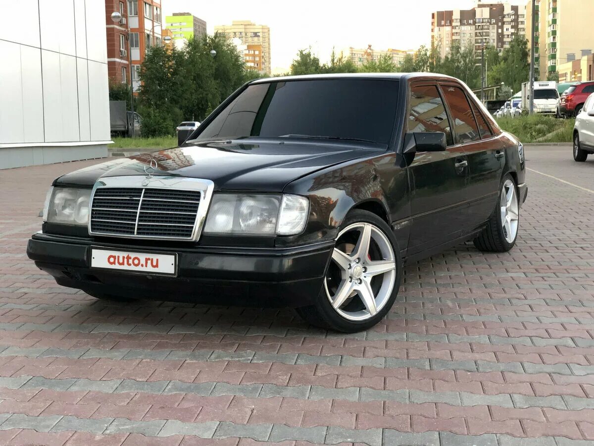 Купить мерседес 124 бу. Mercedes w124 черный. Мерседес 124 черный. Мерседес е 124 черный. Mercedes w124 волчок.