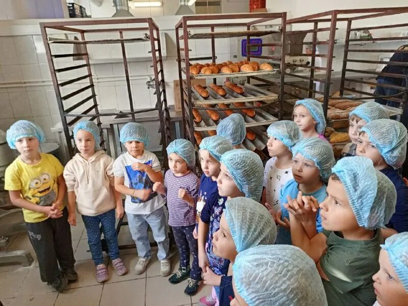 Хлебопекарня совхоз им ленина. Пекарня совхоз имени ленина. Пекарня хлебные традиции в совхозе им ленина. Хлебные традиции пекарня совхоз имени ленина. Пекарня совхоз имени ленина.