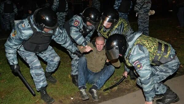 Перестрелка в бирюлево западное. Беспорядки в бирюлево 2013. бунт бирюлево западное.