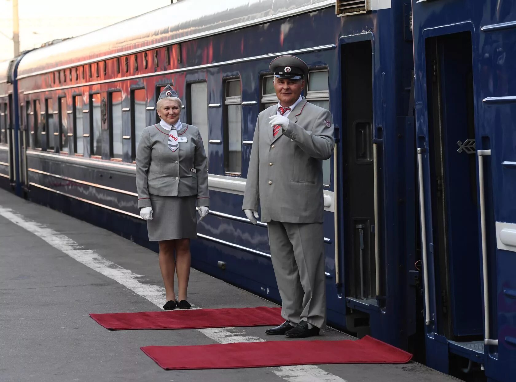 Проводник железной дороги. Московская железная дорога проводницы. Проводник поезда. Проводник РЖД. Поезда России.