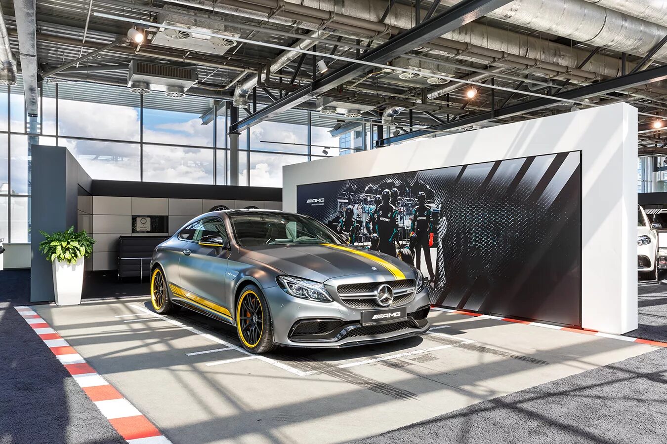 Автодом пулковский. Автодом пулково мерседес санкт-петербург. amg performance center. мерседес пулково.