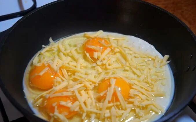 Яичница с солеными огурцами и сыром Рецепт Еда, Идеи для блюд, Национальная еда