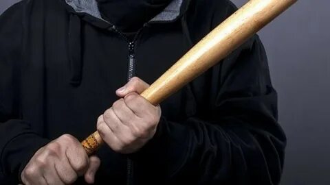 Избил палкой
