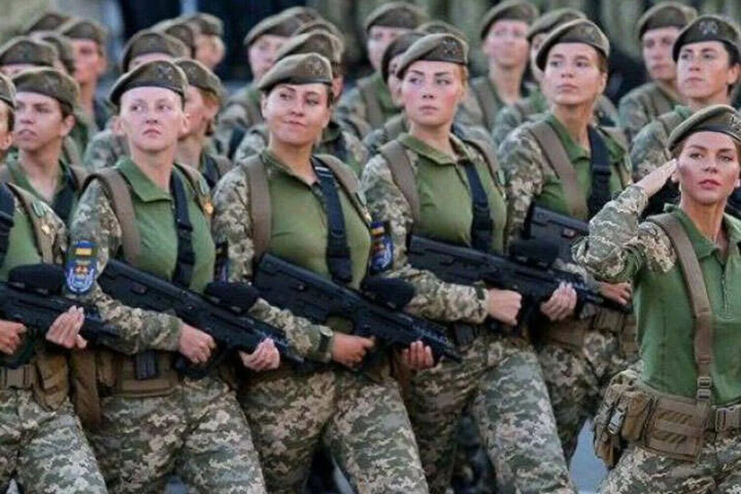 Военнообязанные профессии у женщин. Профессии военнообязанных женщин. Женщины на службе отечеству. Девушки защитницы отечества. Военнообязанные профессии у женщин.
