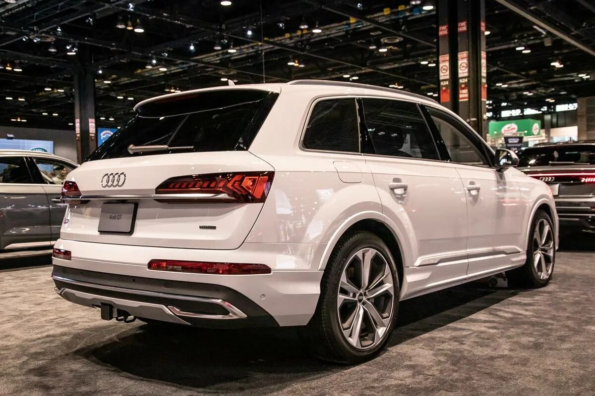Audi q7 2022 белый. Ауди ку7 новый кузов. Ауди ку7 новый кузов. Ауди ку 7 2020. Audi q7 2021.
