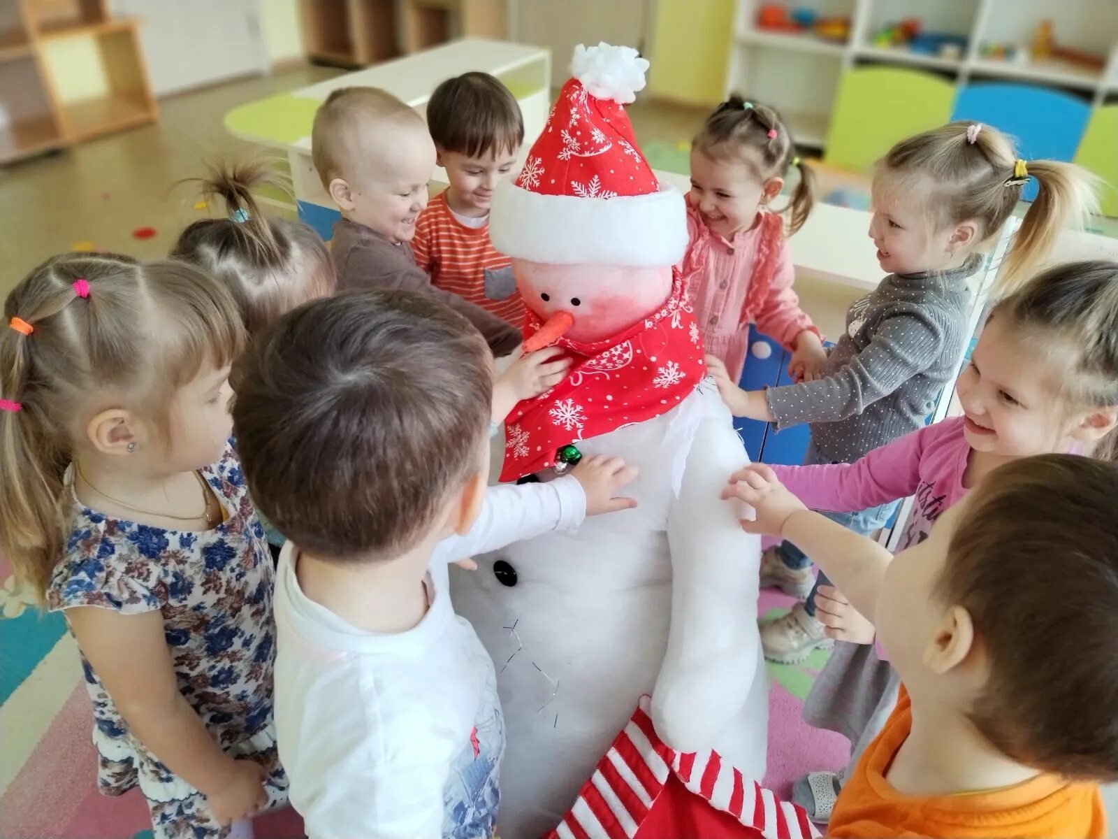 Праздник день рождения снеговика в детском саду. День снеговика в саду. День рождения снеговика 2022г. Конкурс снеговиков в дет саду. День снеговика в детском саду.