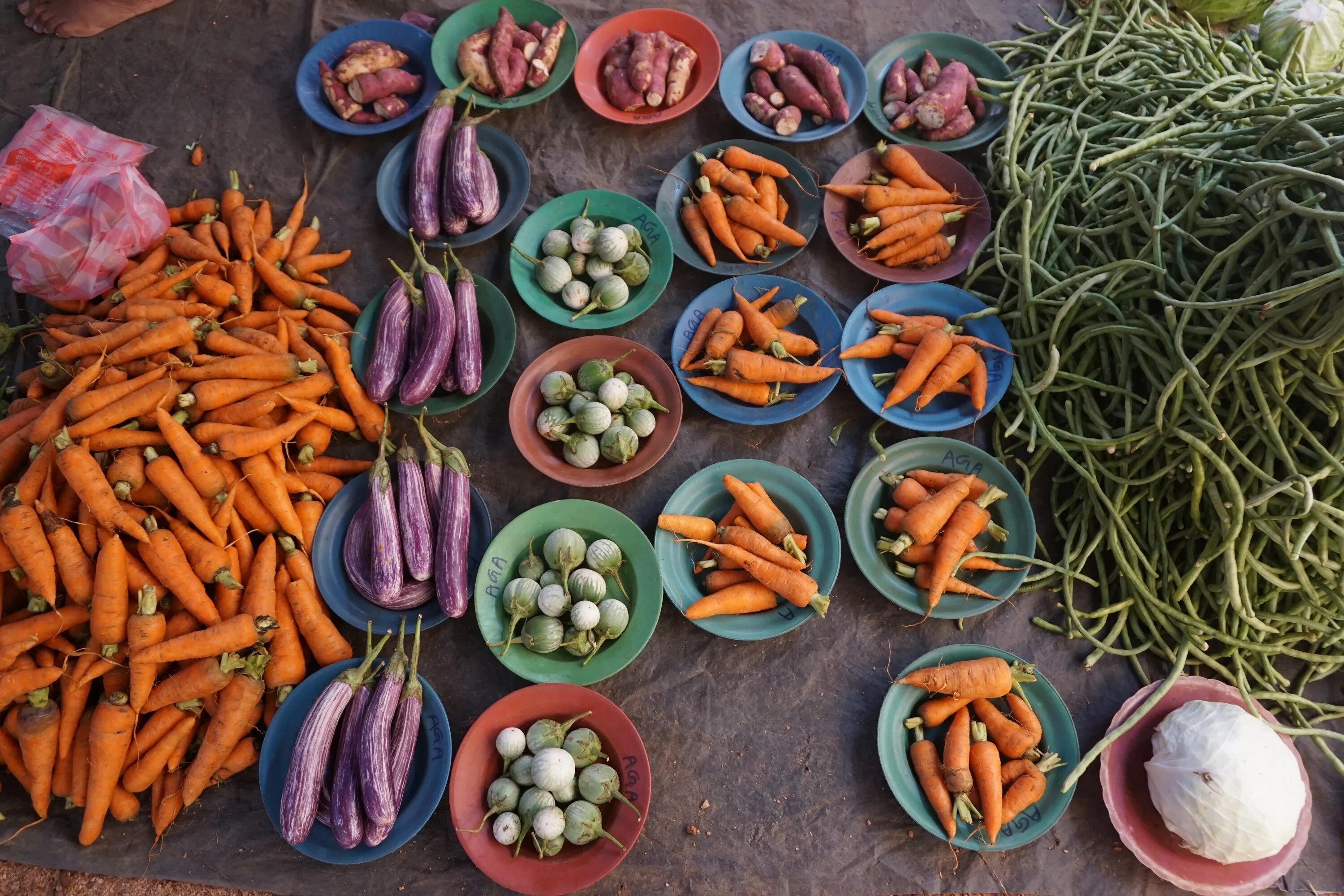 Специи шри ланки. Овощи Шри Ланки. Шри Ланка рынок. Овощи на Шри Ланке. Индийская морковь.