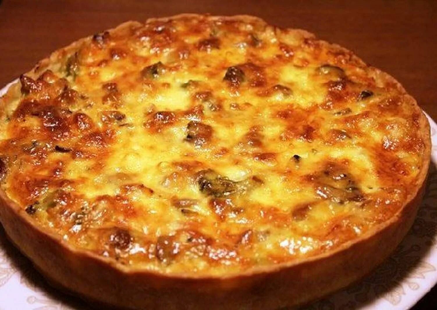 Рецепт заливного пирога с грибами и картошкой. Киш &quot;лоранский с курицей&quot;. лоранский пирог с курицей. заливной пирог киш. заливной пирог с курицей и грибами.