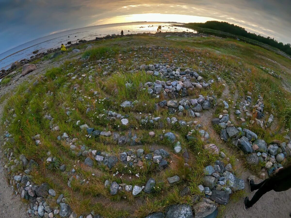 лабиринты заяцкого острова настоящая загадка. лабиринт соловецкие острова заяцкий остров. соловки заяцкий остров лабиринты. каменный лабиринт. лабиринты заяцкого острова настоящая загадка.