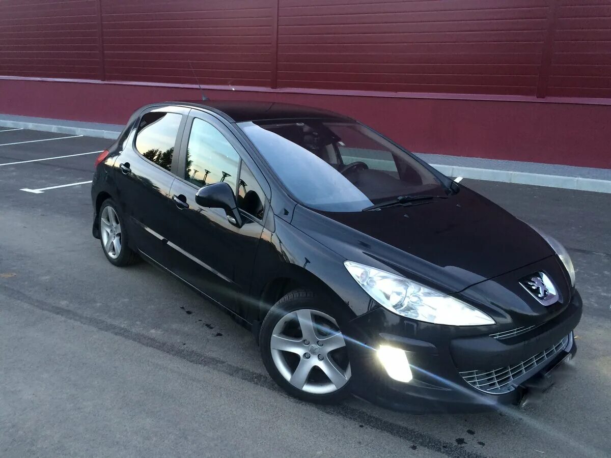 Пежо 308 хэтчбек черный. Пежо 308 черный. Пежо 308 черный. Peugeot 308 2008 черный. Peugeot 308 2008.