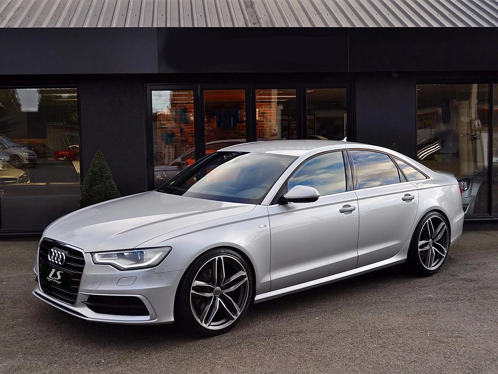 A6 c7 купить. Audi a6 c7 s line. Audi a6 c8 White. Audi a6 c7 2016 Sline. Ауди а6 с7 Рестайлинг.