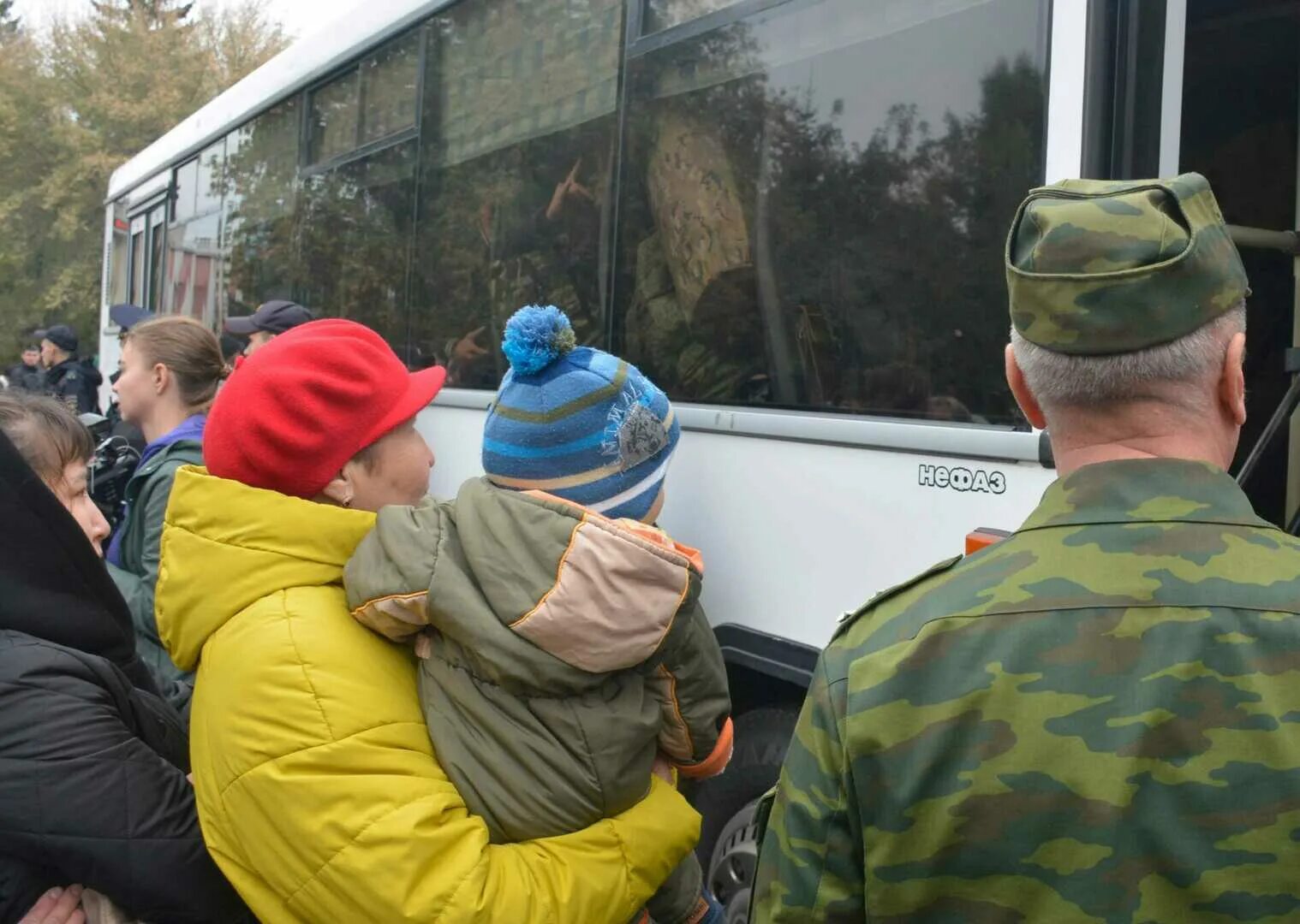 Мобилизация фото. Семья военнослужащего. Для семей мобилизованных граждан. Мобилизованные тюмень. Телефоны мобилизованным семьям.