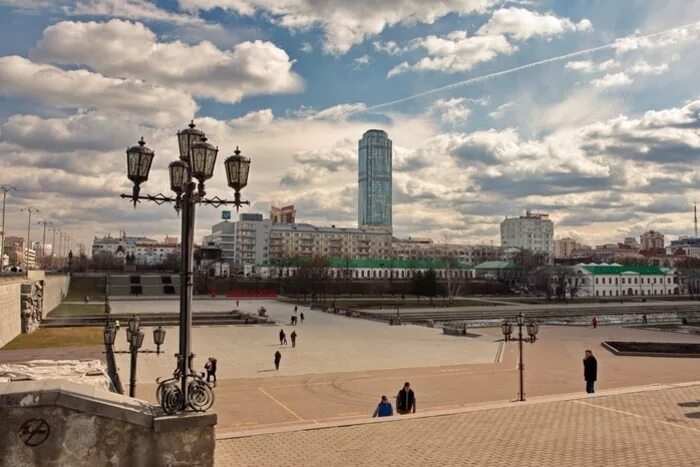 Свердловск город плотинка. Екб достопримечательности плотинка. Плотинка и исторический сквер екатеринбурга. Свердловская область екатеринбург проспект ленина плотинка. Набережная плотинка екатеринбург.