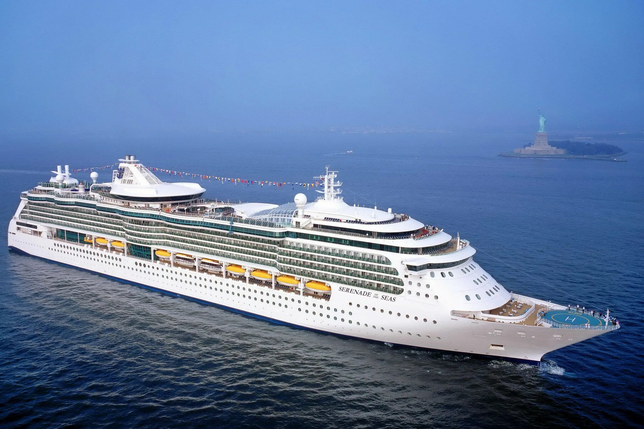 Harmony of the seas круизный лайнер. Symphony of the seas водоизмещение. Oasis of the seas маршрут. Лайнер ройал карибиан. Круизный лайнер айкон.