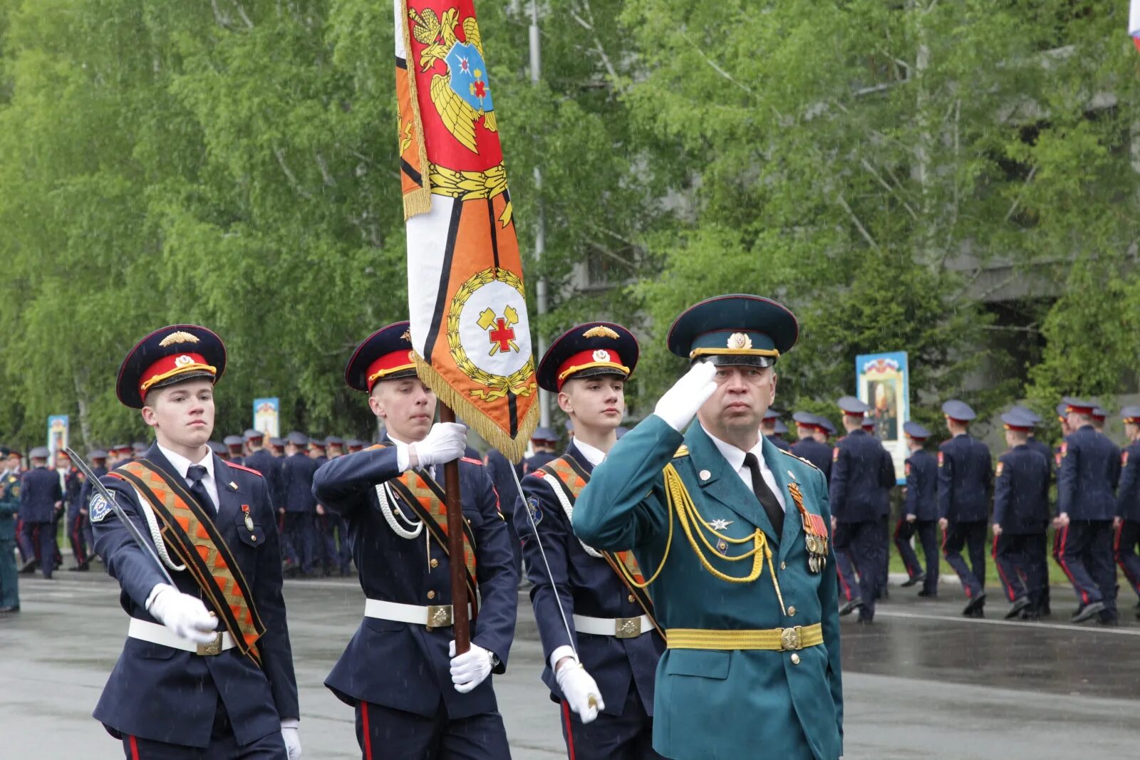 Кадетский класс кемерово. Кадеты выпуск. Последний звонок кадетский класс. Омский кадетский корпус 2021. Кемеровский кадетский корпус выпуск 2010.