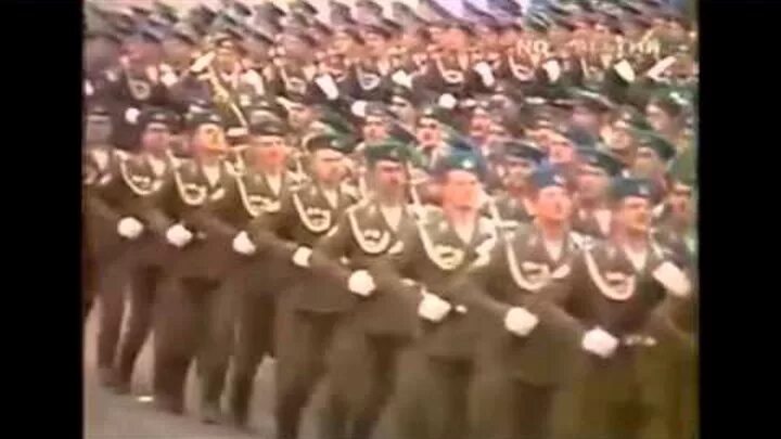 Путь далек у нас с тобою веселей. Пусть далек у нас с тобою веселей. Путь далёк у нас. Солдаты в путь хор. Веселей солдат гляди.