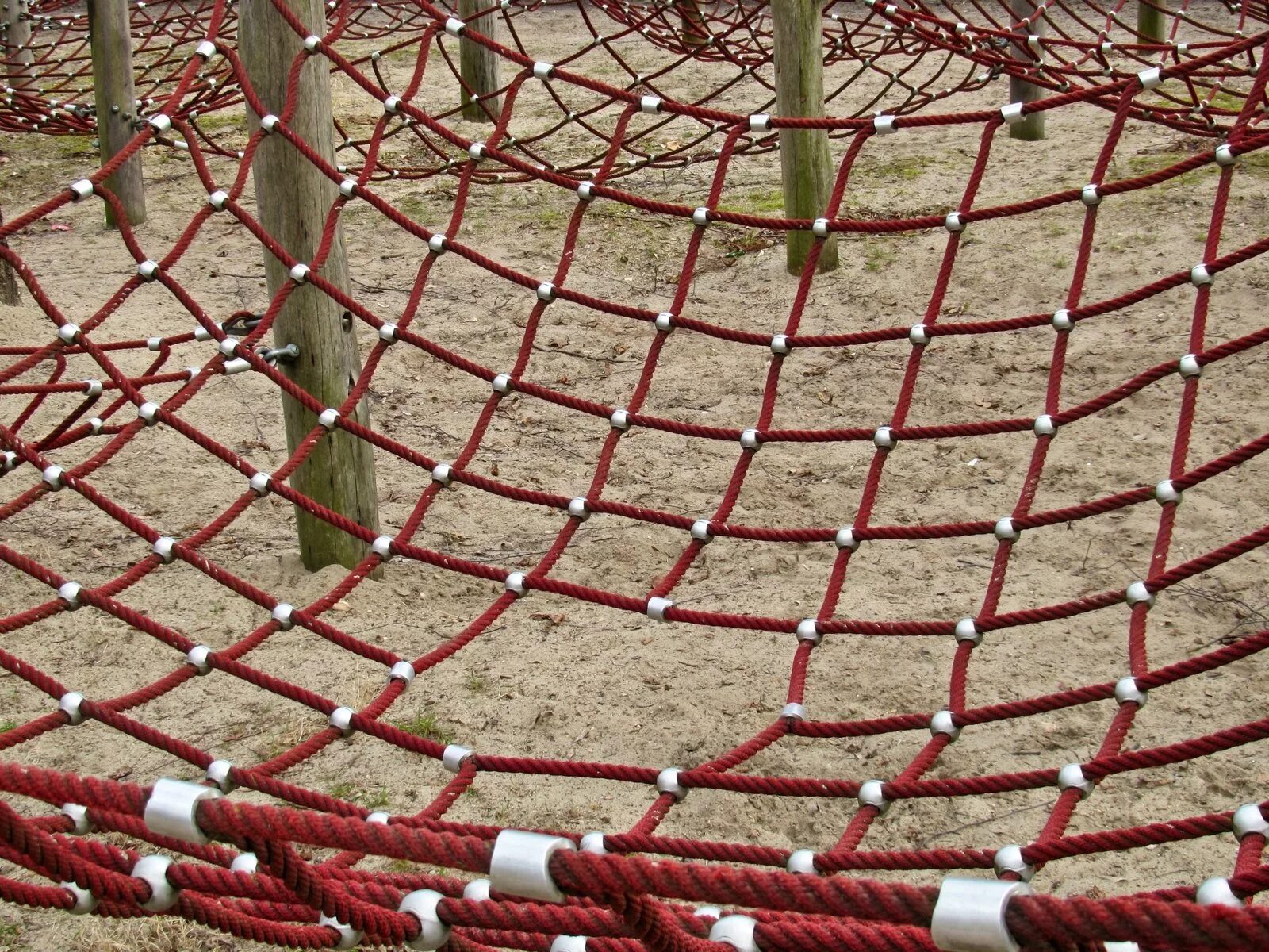 Playground net. Сетка для игровой площадки из каната. спортивная площадка из канатов. playground fence.
