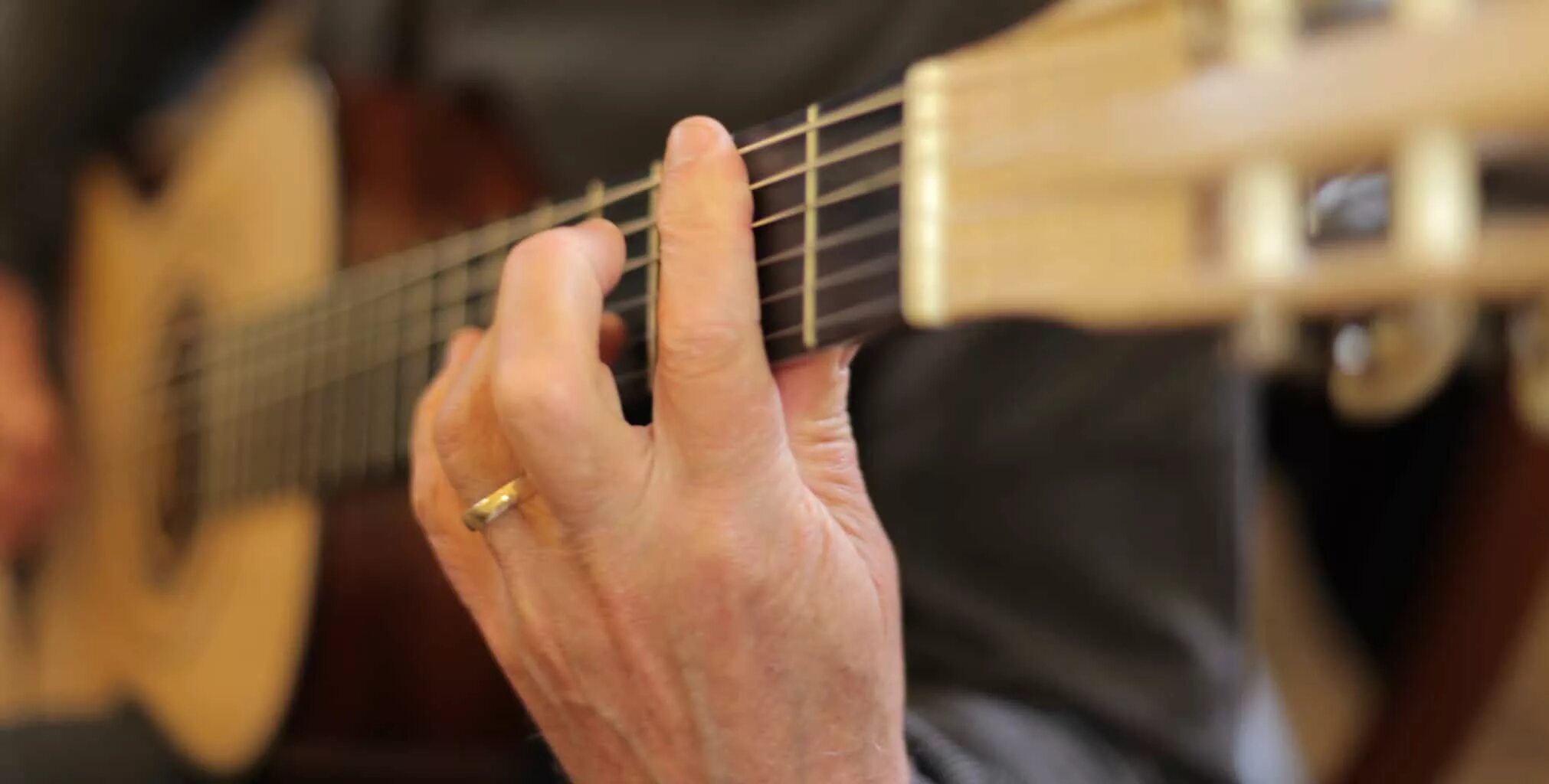 Владикавказ песня под гитару. Аккорды для гитары к песням. Клип на песню барин. Аккорд c с баррэ. Песня барин под гитару.