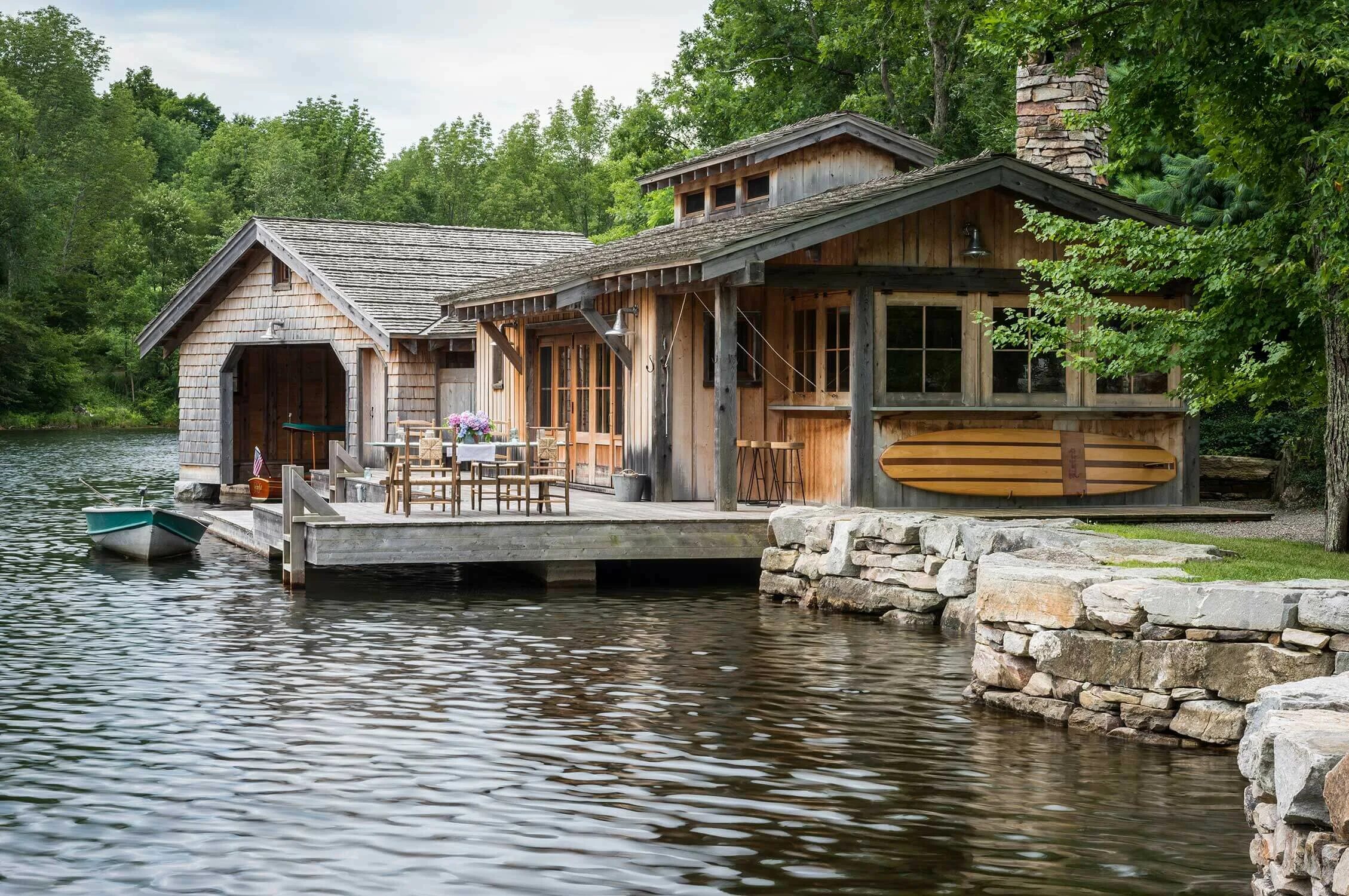 House near the lake. Тини Хаус на берегу озера. Дом у озера (США, 2006). Кэбин у реки.