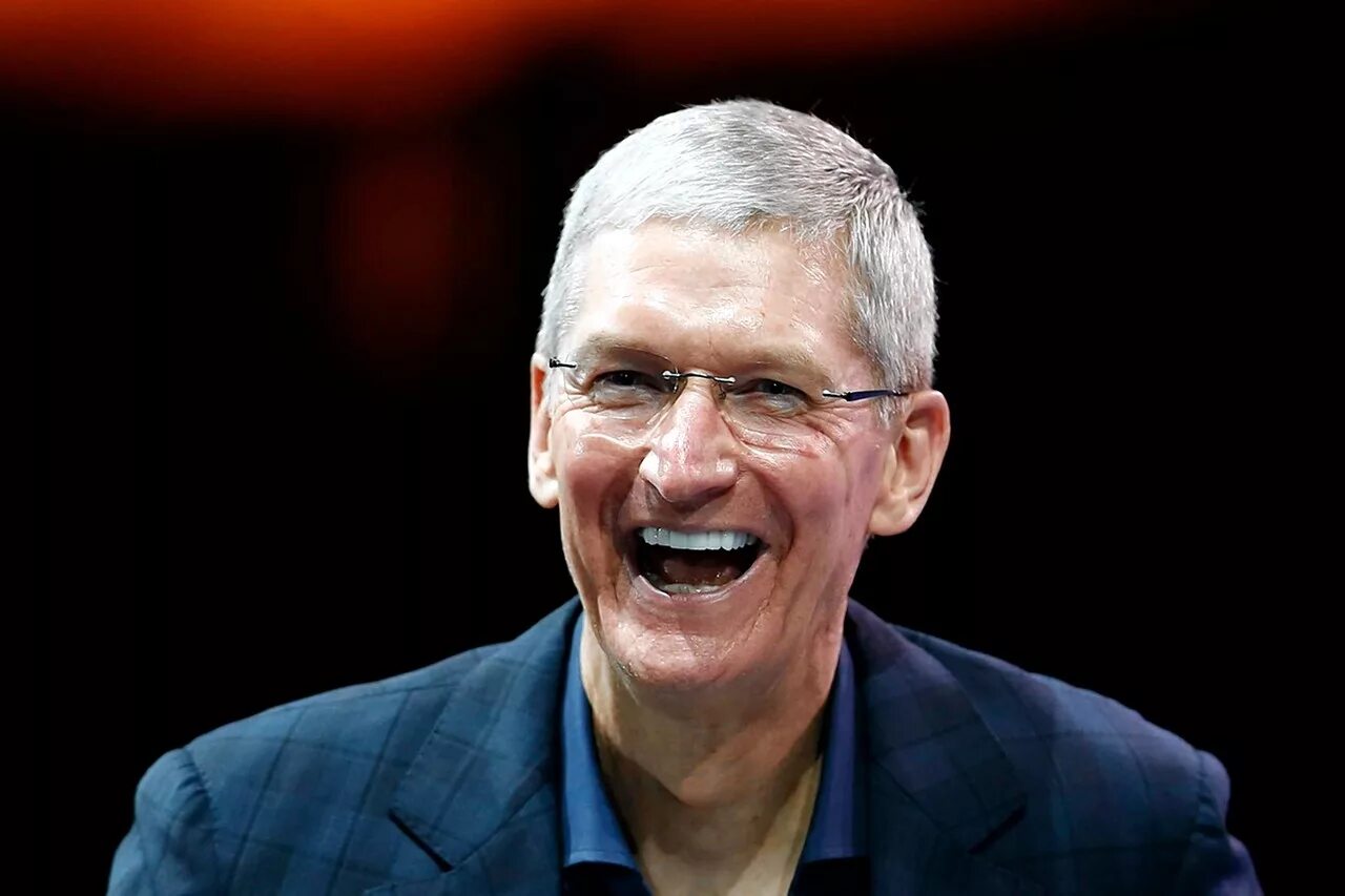 Тим Кук. Apple tim Cook. Гендиректор Apple тим Кук. Тим Кук смеется.