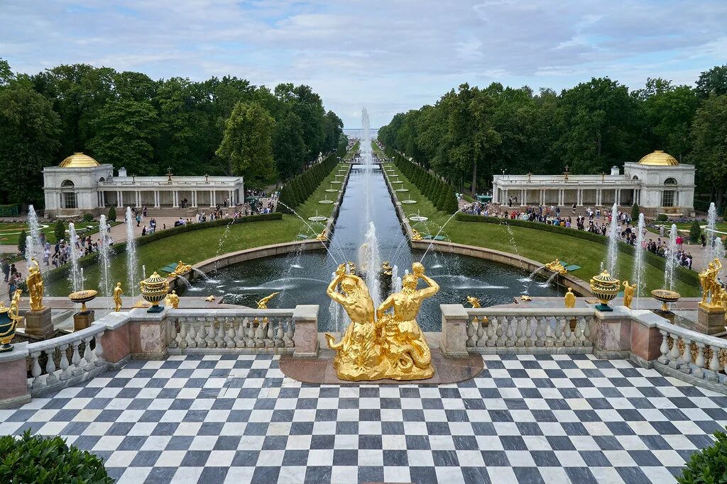 Версаль спб. Peterhof Palace Garden. Версаль в Питере. Версаль фонтаны. Итальянский сад St Petersburg.