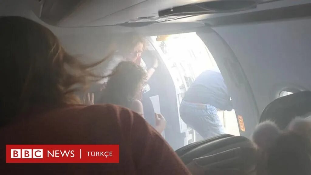 Катастрофа суперджет 100 в шереметьево. Боинг 737 nordwind. Пожар на борту самолета. Авиакатастрофа ssj-100 в шереметьево. Пожар в салоне самолета.