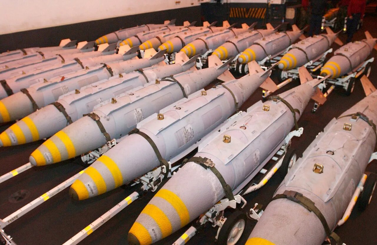 Бомбы с обедненным ураном. GBU-31 JDAM. Боеголовка Минитмен 3. Американская авиабомба JDAM. GBU-31 США.