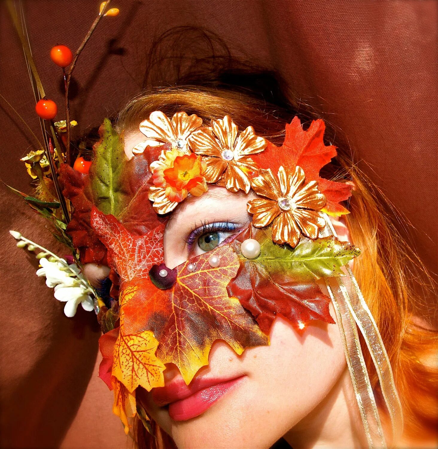 Осенняя карнавальная маска. Осенний маскарад. Маска из природного материала. Корона для костюма осень.
