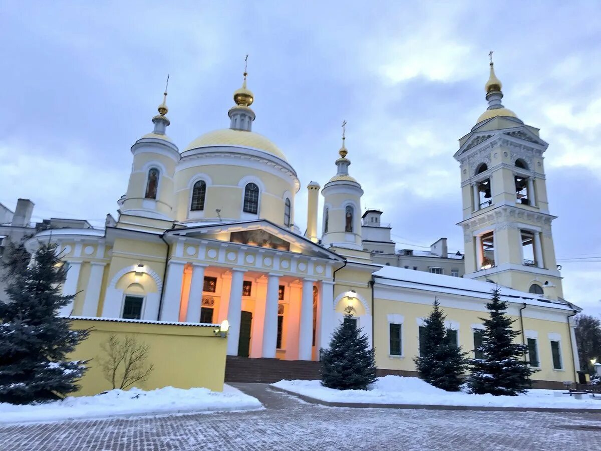 Храм подольска фото. Знаменская церковь в усадьбе дубровицы. Троицкого кафедрального собора подольск. Храм подольска фото. Храм подольска фото.