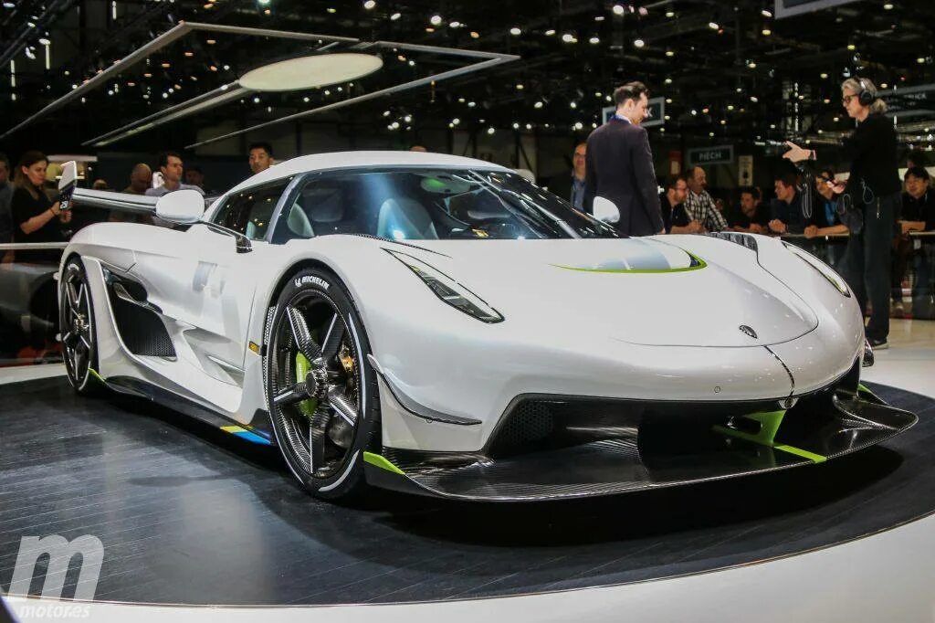 Koenigsegg как читается. Кенигсегг марка. koenigsegg jesko. koenigsegg jesko lm. koenigsegg jesko двигатель 2025.