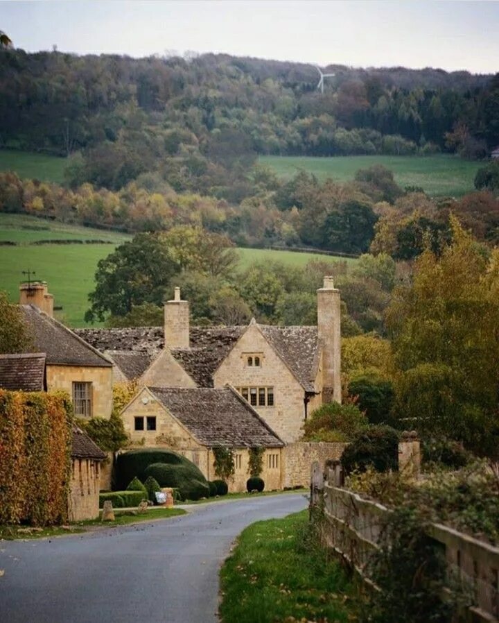 English countryside. Котсуолдс Англия ферма. Деревня Гримпен Англия. Плимут (Англия). Дербишир в Англии.