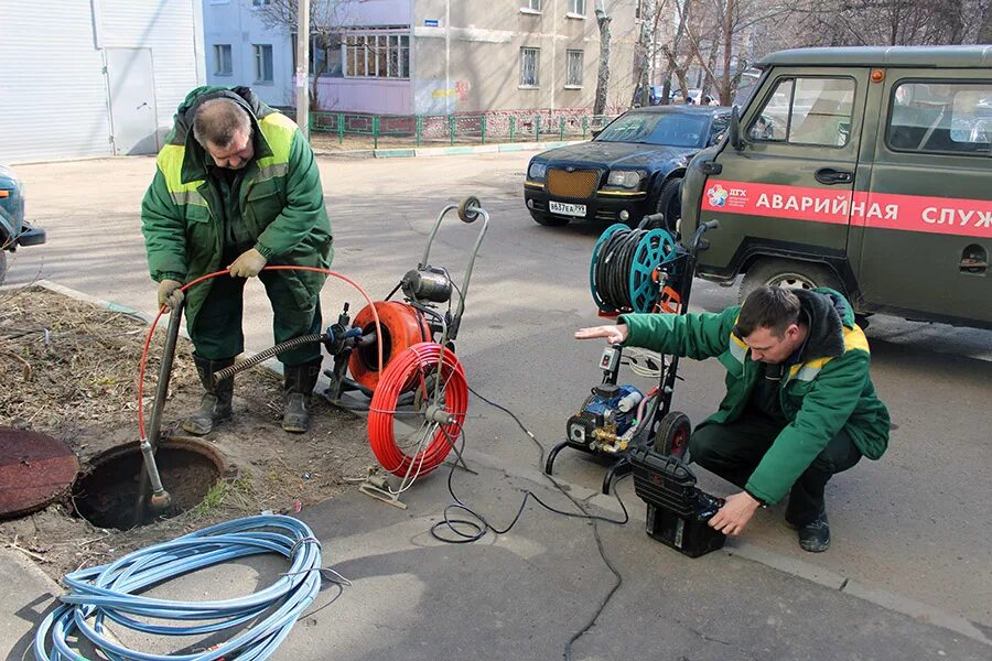 Аварийная канализационная служба. Аварийная канализационная служба. Аварийная служба откачки канализации. Услуги по прочистке канализации. Аварийная служба канализации.