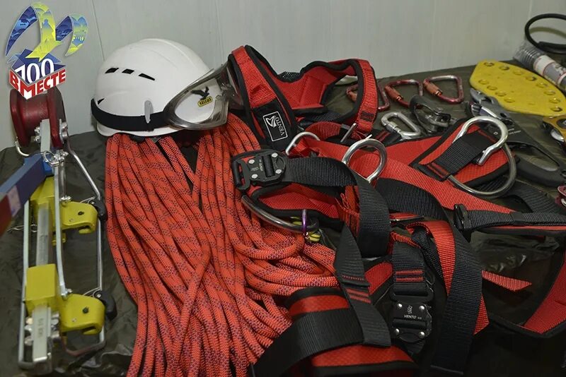 Оборудование для альпинизма. Комплект для альпиниста штурм-2. Спортивный туризм снаряжение. Снаряжение для горного туризма. Инвентарь спасателя.