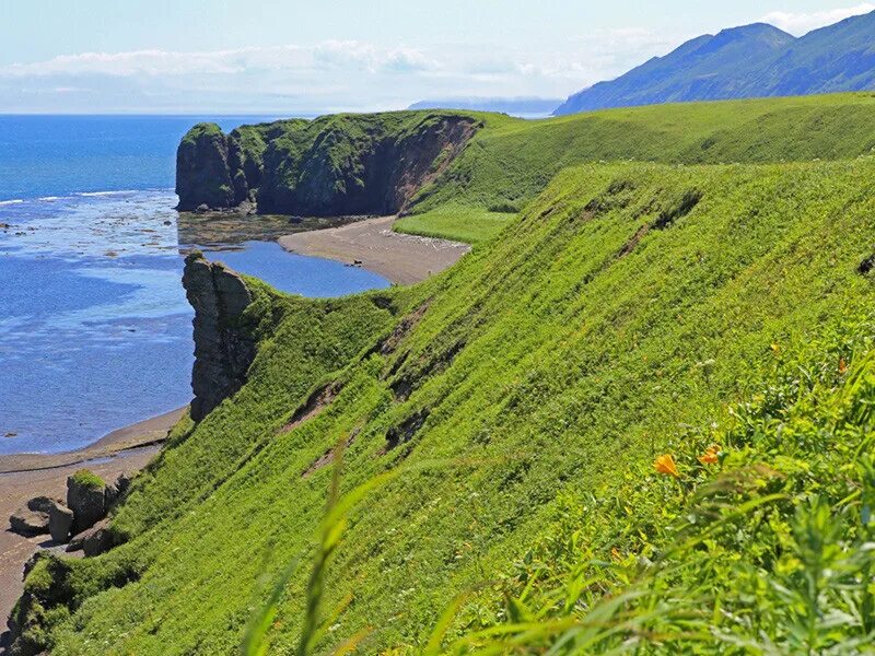 Остров кунашир. Кунашир путешествие. Остров итуруп шикотан. Остров кунашир город. Кунашир путешествие.