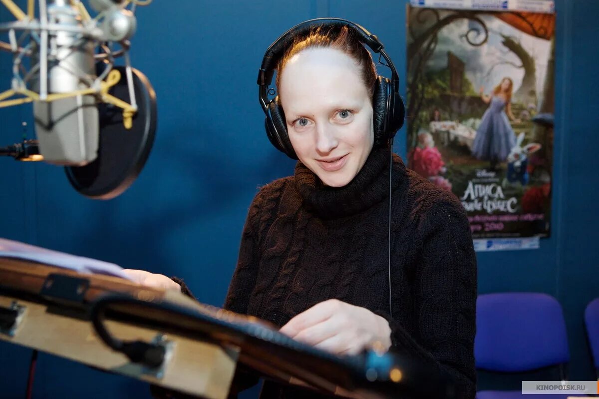 татьяна шитова. татьяна шитова озвучка алисы. татьяна шитова озвучивает алису. шитова алиса озвучка. татьяна шитова алиса.