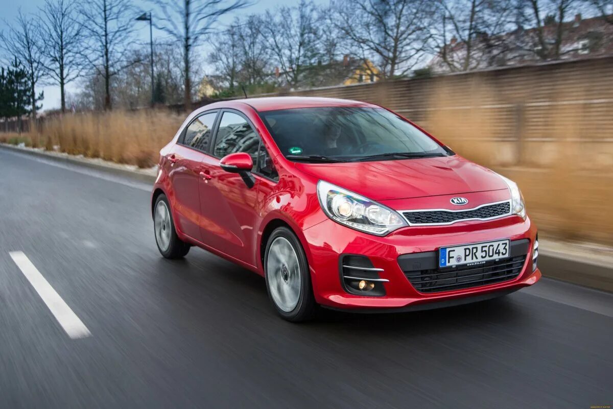 Литр рио. Kia rio 5. киа рио хэтчбек 2014 красная. kia rio 2015 хэтчбек. kia rio ub 2016.