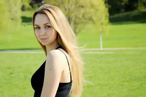 Девушку в настоящей жизни
