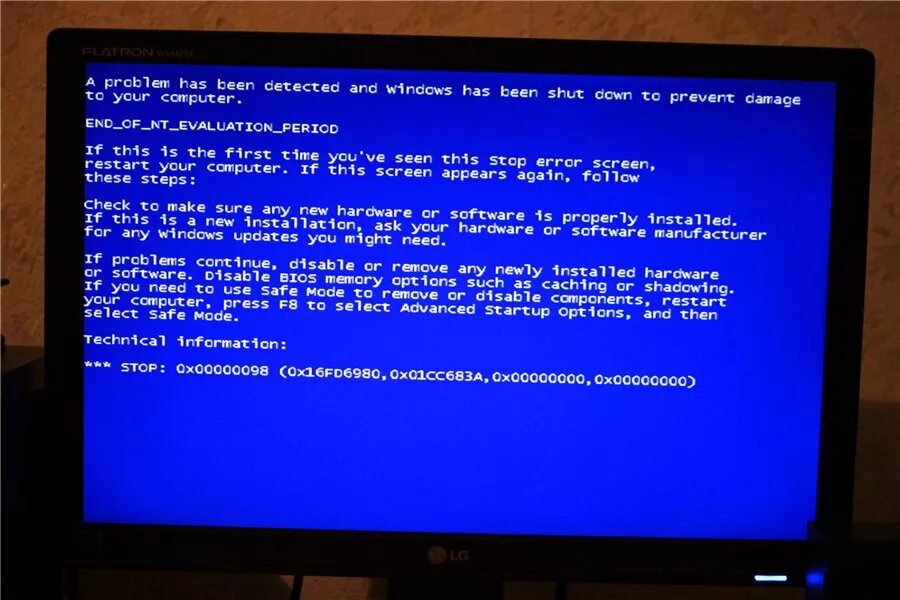 Windows зеленый экран. Ошибка зеленый экран. Зелёный экран смерти в windows 10. Зелёный экран виндовс 10. Windows зеленый экран.