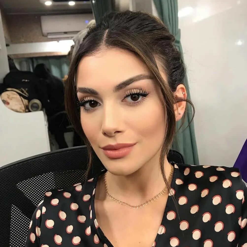 1001 Tv - Hızlı ve güvenilir tv haberciliği Chicas de belleza, Mujeres, Belleza 