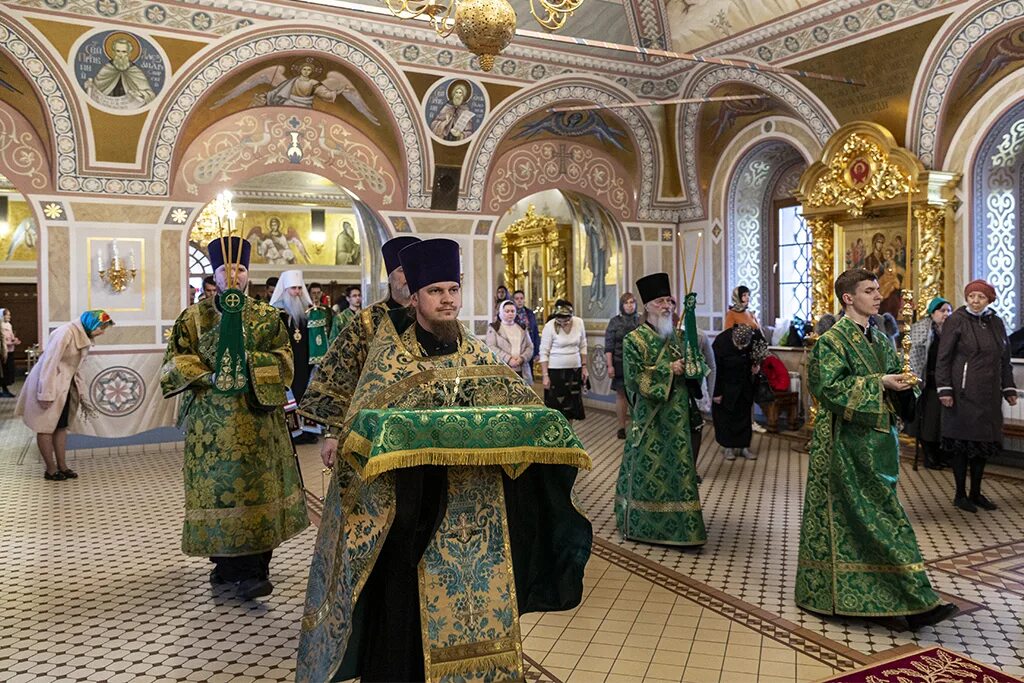 Видео свято троицкий. Всенощное бдение Свято Троицкой собора. Троицкий храм Алексеевка.