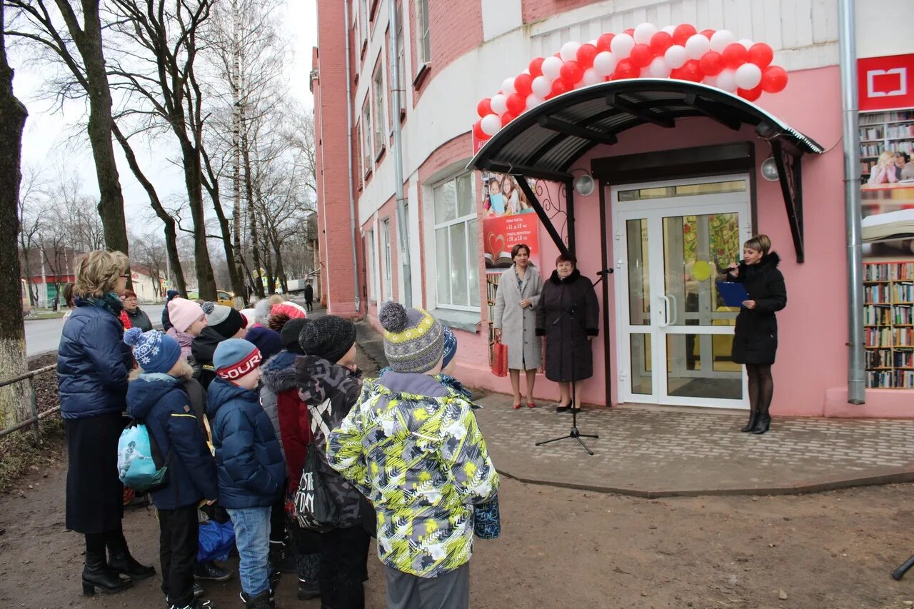 Вологодская область библиотека. Библиотека Сокол Вологодская область. Детская библиотека Сокол Советская 33. Библиотека на Пролетарской Вологда. Библиотека города Сокол Вологодской области.