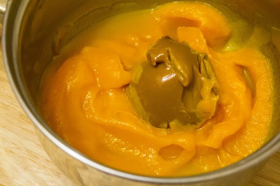 Тыквенная карамель. Осенние сладости. Сладкие блюда из тыквы. Сладости из тыквы. Чизкейк с соленой карамелью.