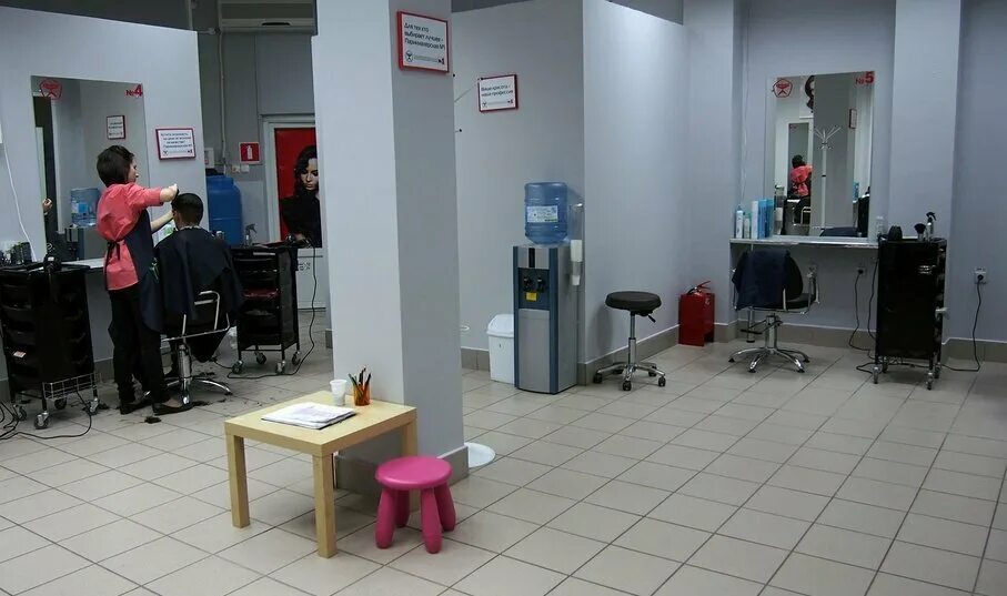 Салон парикмахерских услуг на захарова севастополь. Ейск студия респект. Салон ейчанка в ейске. Парикмахерская ейск. Парикмахер ейск.