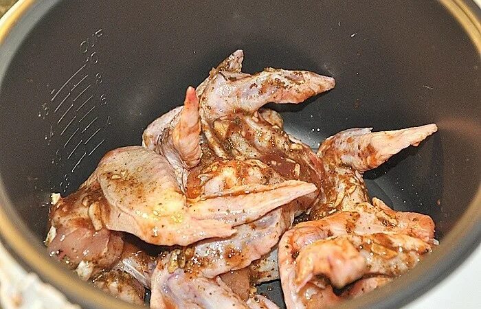 Куриные крылышки в мультиварке. Крылья в мультиварке. Куриные крылышки в мультиварке. Курица с картошкой в медово соевом. Крылья в мультиварке.
