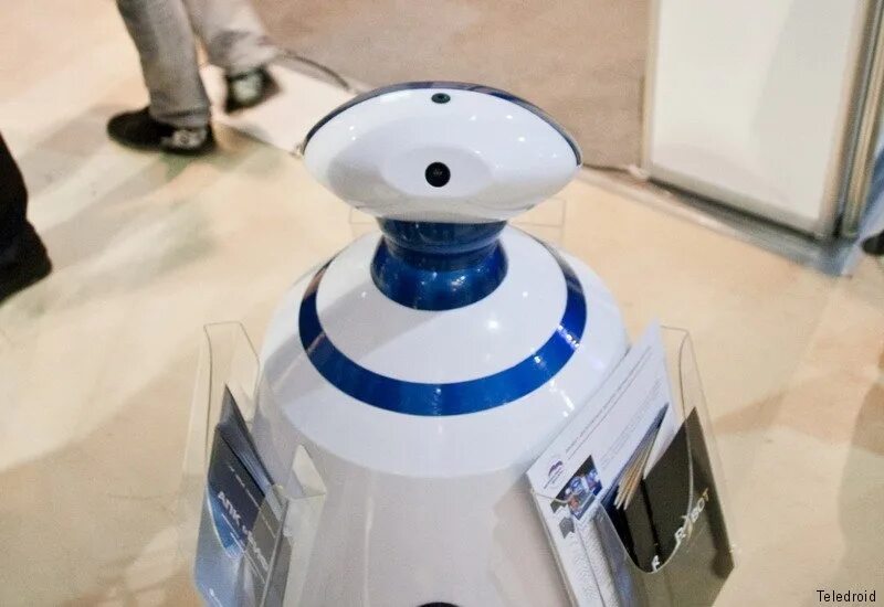 Робот вася. Рекламный робот rbot. умный робот настольный женского пола. робот промоутер r.bot 100.