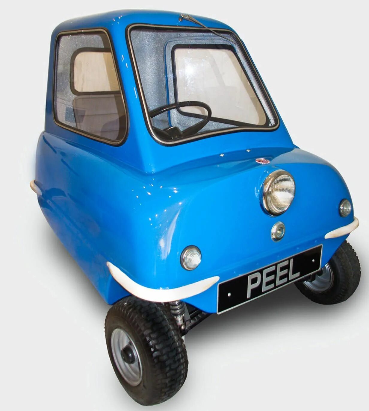 Куплю самый дешевый автомобиль. Машина Peel p50. Самый маленький автомобиль Peel p50. Peel p50 электрический. Peel p50 габариты.